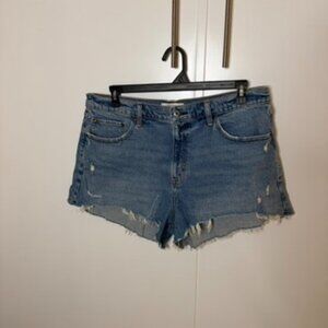 Abercrombie & Fitch - The Mom Short High Rise